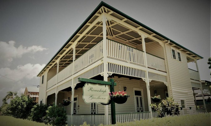 Ballina Bed & Breakfast | 500 m² Bed and breakfast ∙ 5 bedrooms ∙ 14 guests