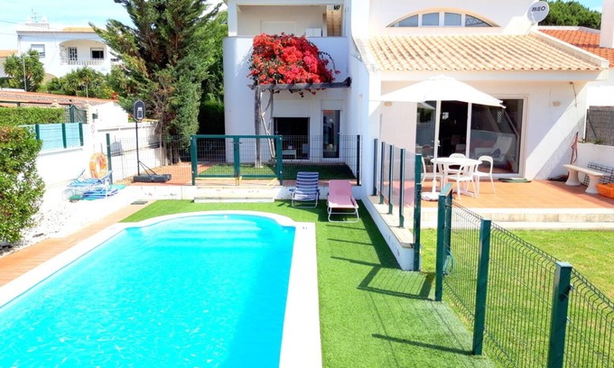 Olhos D'Agua House | 500 METERS FROM THE BEACH - DETACHED VILLA WITH POOL, GARDEN.