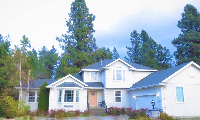 Spokane House | 5000s/f Luxury Home+HotTub w/a View Large Groups Welcome POOLTABLE PING PONG+Mor