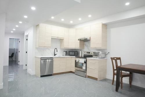 Montgomery Apartment | 5003R New Luxury Walkout Suite Near Calgary University