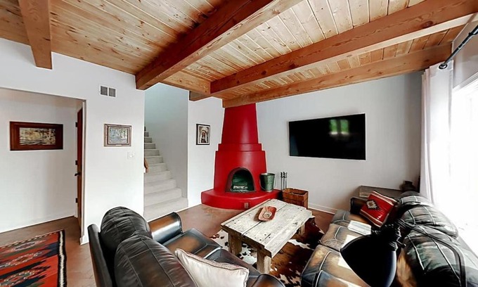 Northeast Santa Fe House | 501 Rio Grande Ave F2