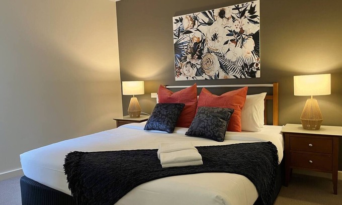 Perth Central Business District Apartment | 501 Sky High CBD Style with Parking+Pool
