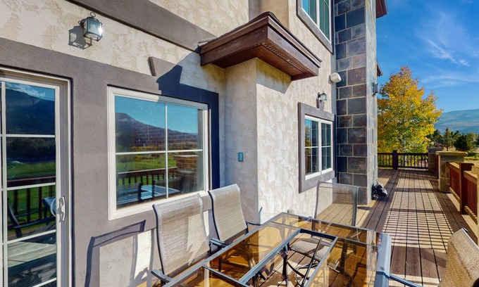 Gypsum House | 503 m² House ∙ 4 bedrooms ∙ 12 guests