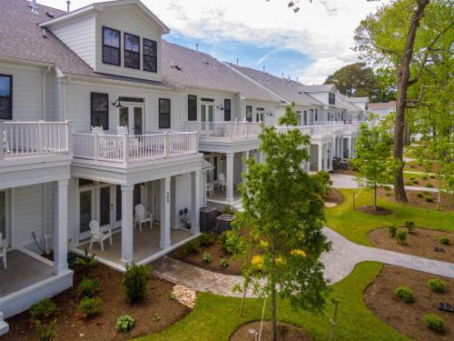 Northeast Virginia Beach House | 507 The Virginia Beach Shore House