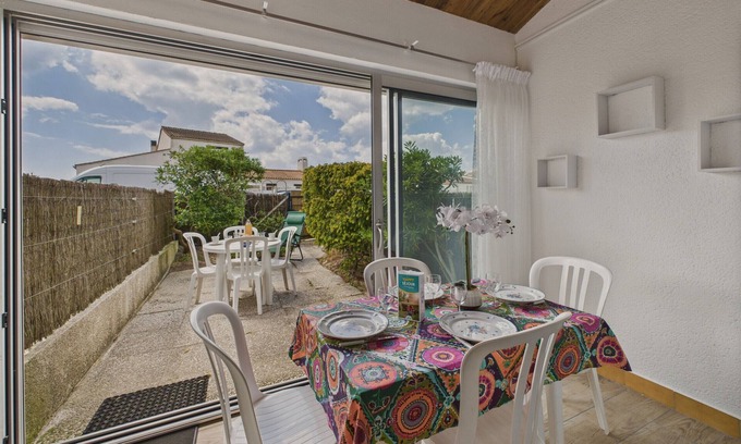 Longeville-sur-Mer Apartment | 50m from beach - Apartment for 5 - Terrace