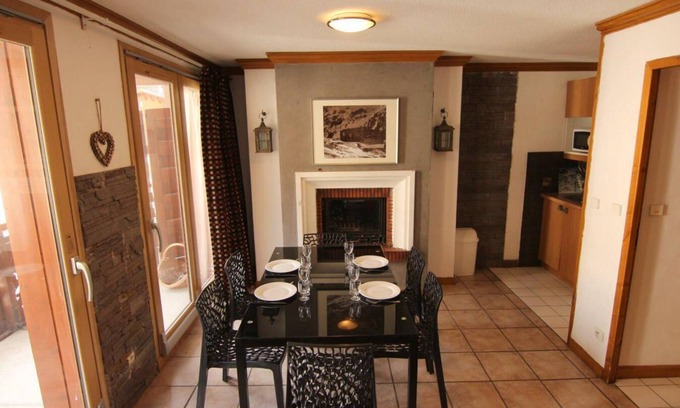 Val-Thorens Apartment | 50m from resort center, 2nd floor, fireplace or stove, tv, ski locker, 50m², Val Thorens