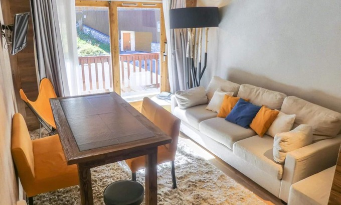 Meribel-Mottaret Apartment | 50m from ski slopes, 3rd floor, balcony, 50m², Méribel-Mottaret