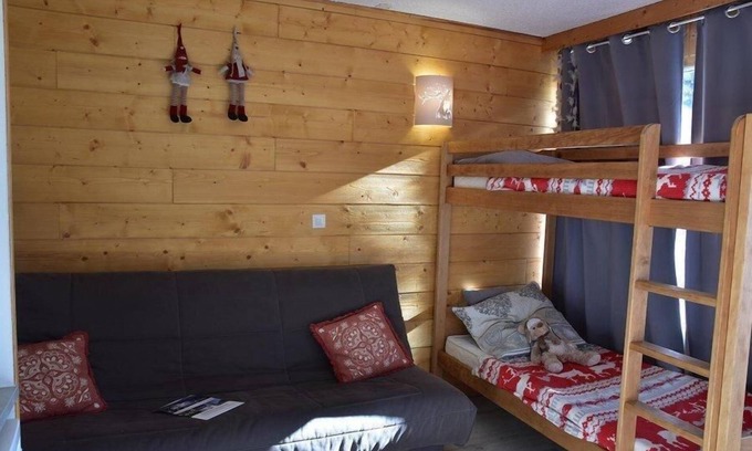 Montgenevre Apartment | 50m from ski slopes, 2nd floor, view mountain, balcony, parking, tv, ski locker, 18m², Montgenèvre