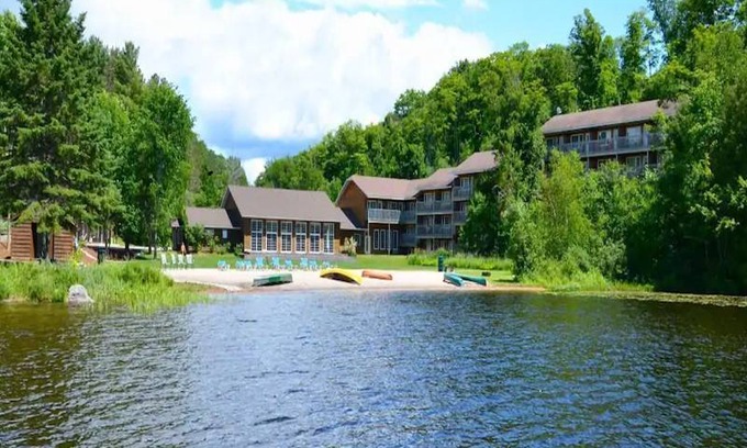 Otter Lake Hotel | 51 m² Hotel ∙ 127 guests