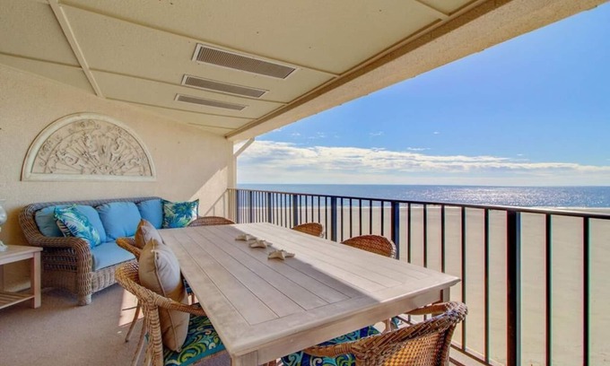 Isle of Palms Apartment | 512 Seascape by AvantStay | Oceanfront Condo on the Beach, Community Pool Access