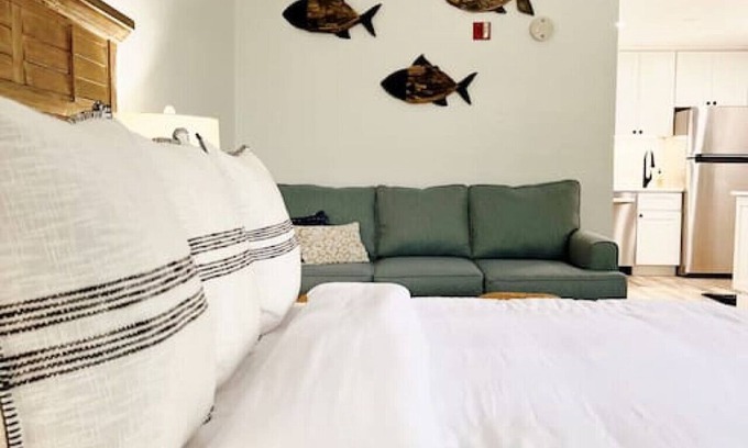 Ruskin Condo | 516- Sea Salt Retreat: FULL RENOVATION! Little Harbor Beach Resort, 2 min walk to beach! Sleeps 4!