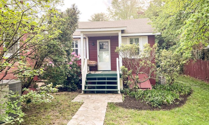 Severna Park Cottage | 52 m² Cabin ∙ 1 bedroom ∙ 2 guests