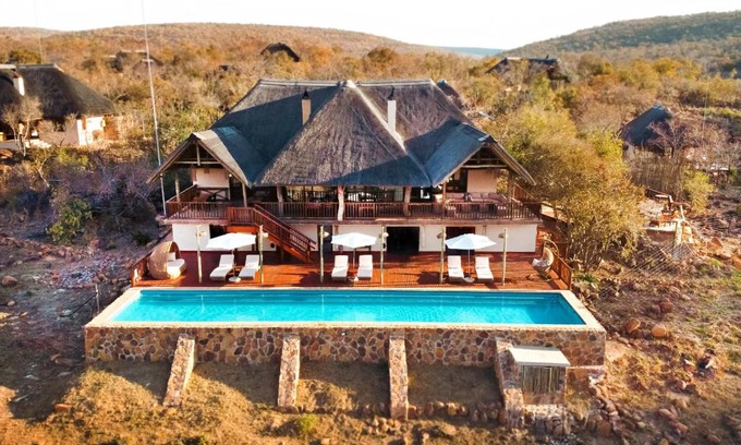 Vaalwater Cabin | 52 m² Lodge ∙ 2 bedrooms ∙ 4 guests