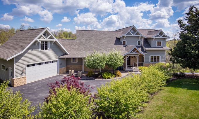 The Galena Territory House | 5200 Sq Ft Home, Outdoor Hot Tub, Pool Table, Fire Pit~Travel 2 Trillium!