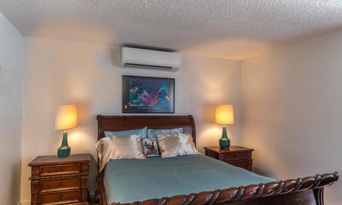 Mariposa House | 5208 Pine Street