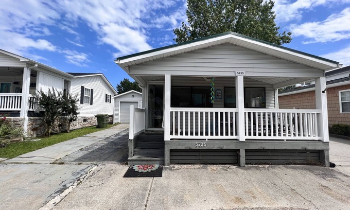 Myrtle Beach House | 5235 is a beautiful 3 br, 2 bath, complimentary golf cart in Ocean Lakes