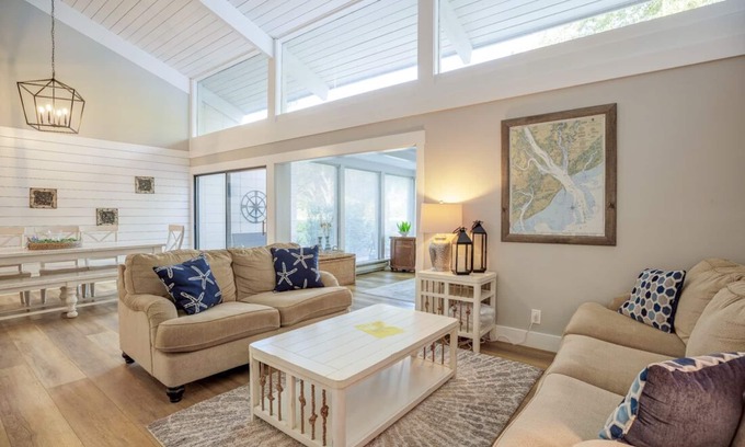 Sea Pines House | 53 Woodbine: Beautifully Updated 3 Br Villa Golf Views Free Bikes