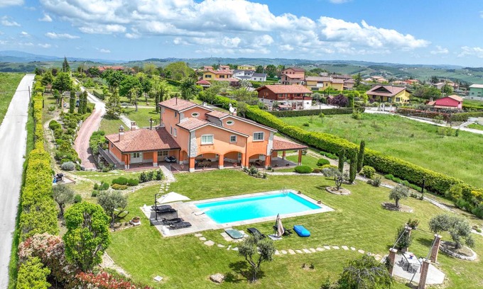 Oratino House | 530 m² House ∙ 5 bedrooms ∙ 9 guests