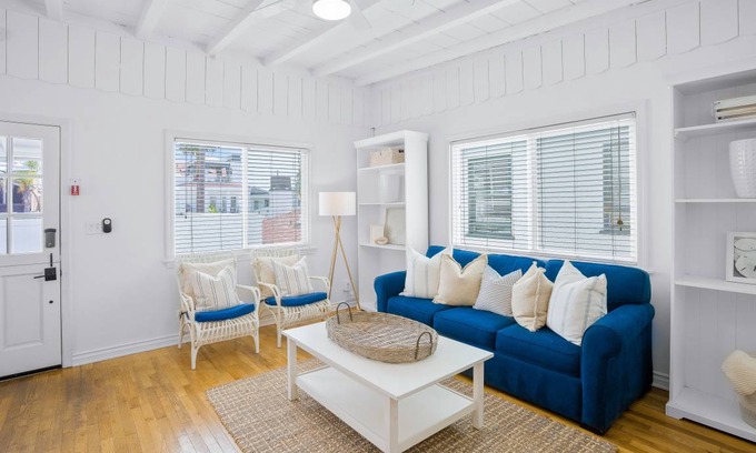 West Newport House | 54 m² House ∙ 1 bedroom ∙ 4 guests