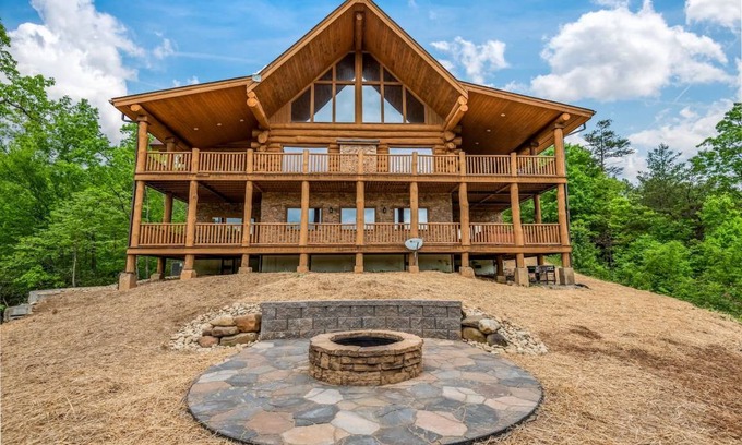 Pittman Center Cabin | 544 m² Cabin ∙ 6 bedrooms ∙ 26 guests