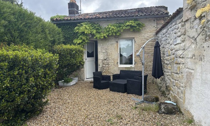 Saint-Pierre-de-Juillers Cottage | 55 m² Cottage ∙ 1 bedroom ∙ 4 guests