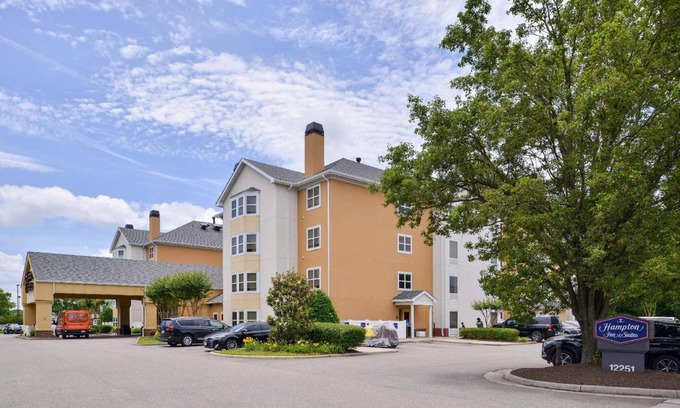 Central Newport News Hotel | 55 m² Hotel ∙ 127 guests