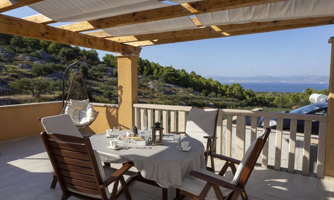 Supetar House | 55 m² House ∙ 2 bedrooms ∙ 5 guests