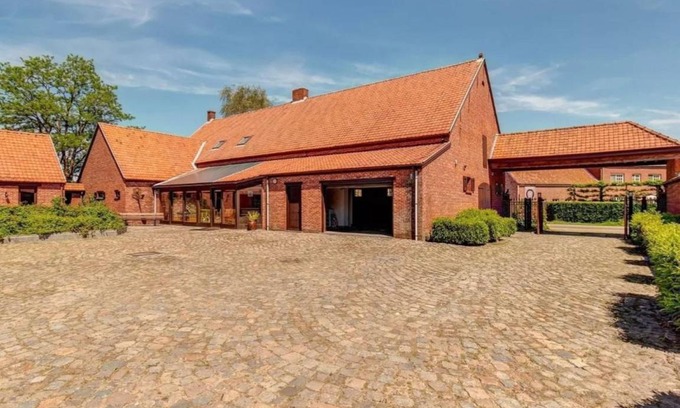 Merksplas House | 550 m² House ∙ 6 bedrooms ∙ 12 guests