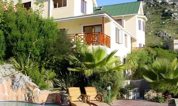 Clovelly Resort | 550 m² Resort ∙ 2 bedrooms ∙ 16 guests