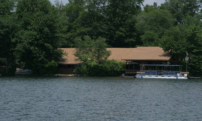 Lake Pocotopaug House | 557 m² House ∙ 20 bedrooms ∙ 40 guests