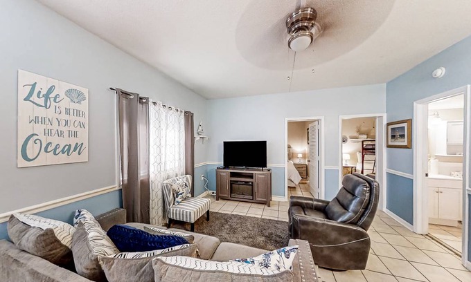 Crescent Beach Condo | 56 m² Condo ∙ 2 bedrooms ∙ 6 guests