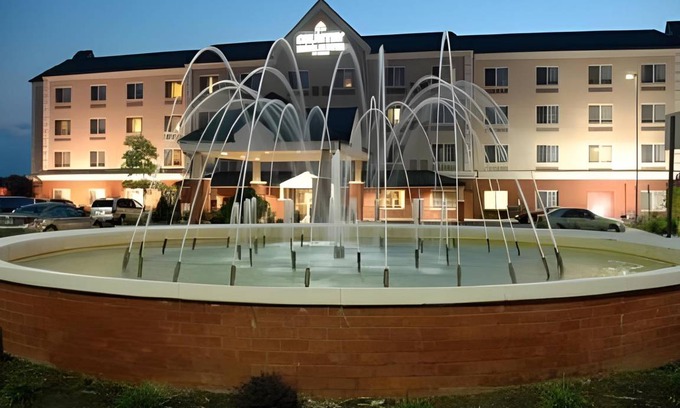 Halfway Hotel | 56 m² Hotel ∙ 127 guests