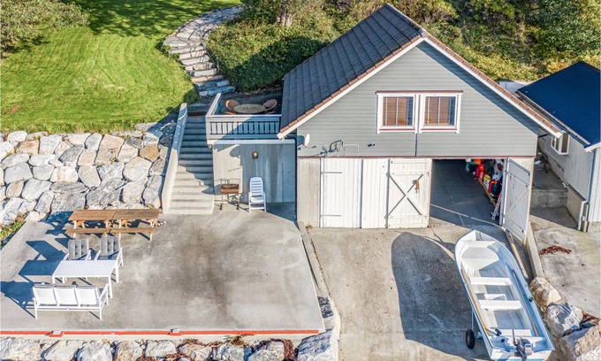 Hundeidvik House | 56 m² House ∙ 2 bedrooms ∙ 4 guests