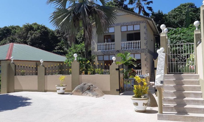 Baie Ste Anne House | 56 m² House ∙ 3 guests