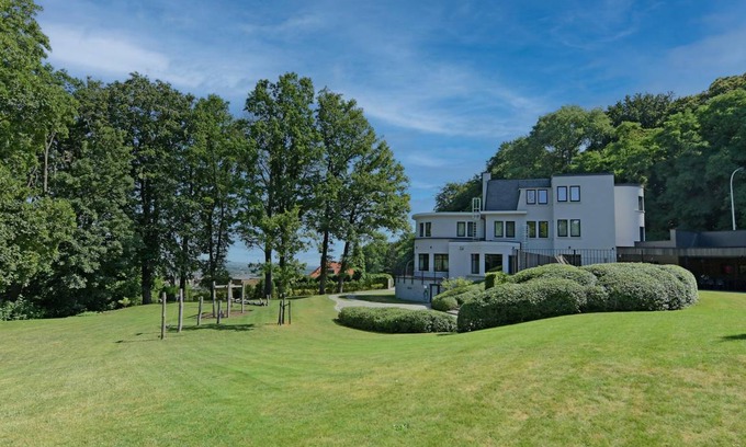 Kluisbergen House | 566 m² House ∙ 14 bedrooms ∙ 30 guests