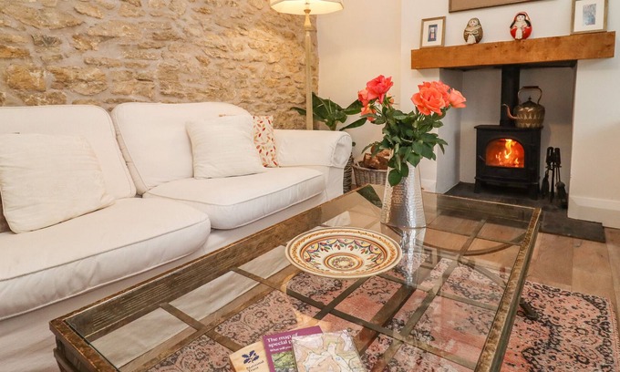 Ozleworth Cottage | 57 BRADLEY STREET, romantic, with open fire in Wotton-Under-Edge