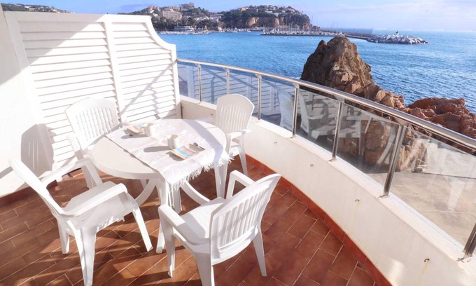 Sant Feliu de Guixols Apartment | 57 m² Apartment ∙ 2 bedrooms ∙ 4 guests