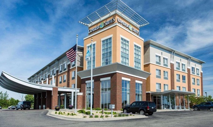 Maple Grove Hotel | 57 m² Hotel ∙ 127 guests