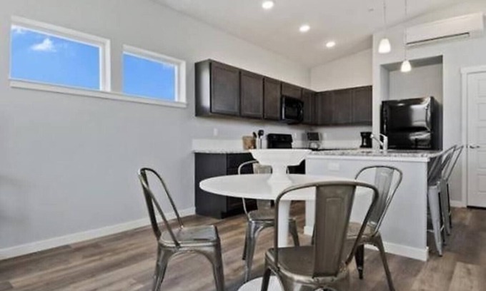 Boise House | 5739 Stylish 2Bd 2Ba Coffey Villa