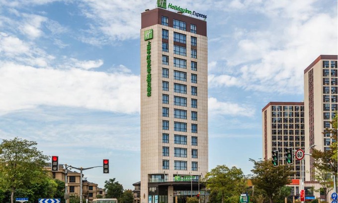 Jiading Hotel | 58 m² Hotel ∙ 6 guests