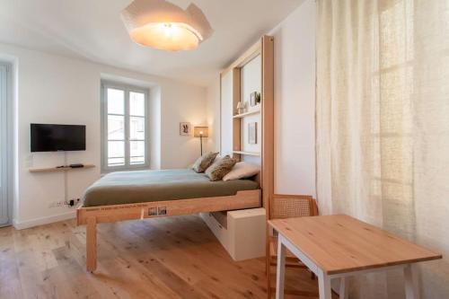 Carabacel Apartment | #59 Central balcony 5mins Old town & Sea AC WIFI