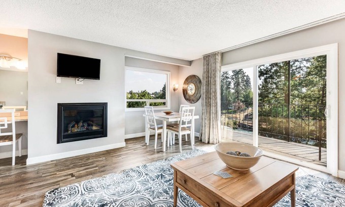 Orchard District Condo | 59 m² Condo ∙ 1 bedroom ∙ 4 guests