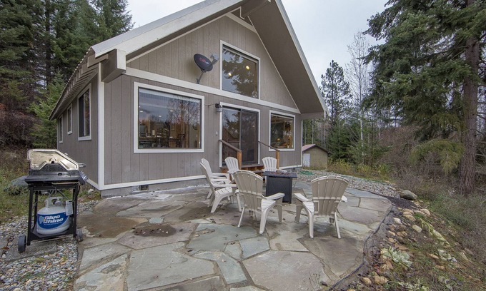Cle Elum Cabin | 5AC View Cabin near Suncadia good Internet & Cell - Private Forest Area-