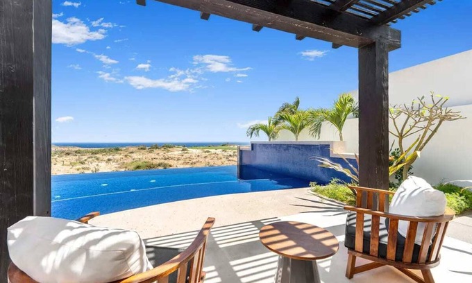 Ampliacion Juarez Apartment | 5BD Ritzy Villa 5: Ocean Views & Pool