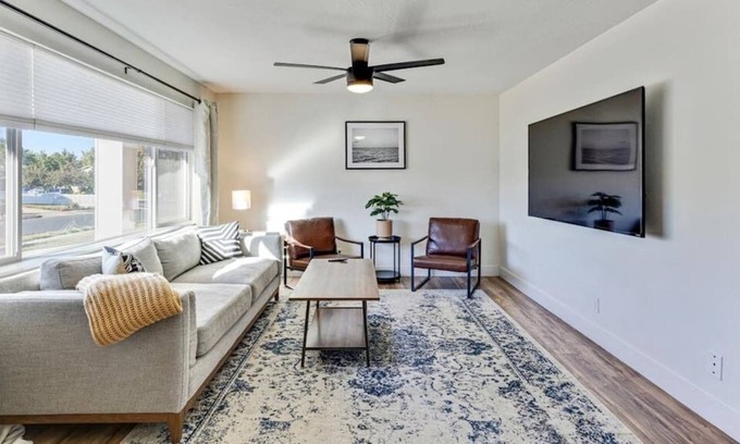 Layton House | 5BD w King bed,CheerfulHome in Layton Sleeps 10