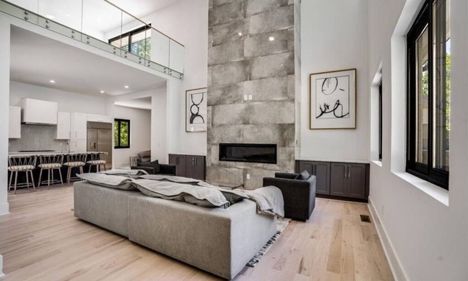 Sandy Springs House | 5Bed/6Bath Ultra Modern Mansion