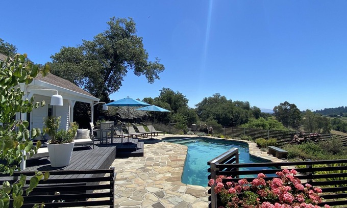 Healdsburg House | 5BR/5.5BA 17 Acre Estate/Pickleball Court/Pool/Hot Tub/5 mins to Hburg Plaza