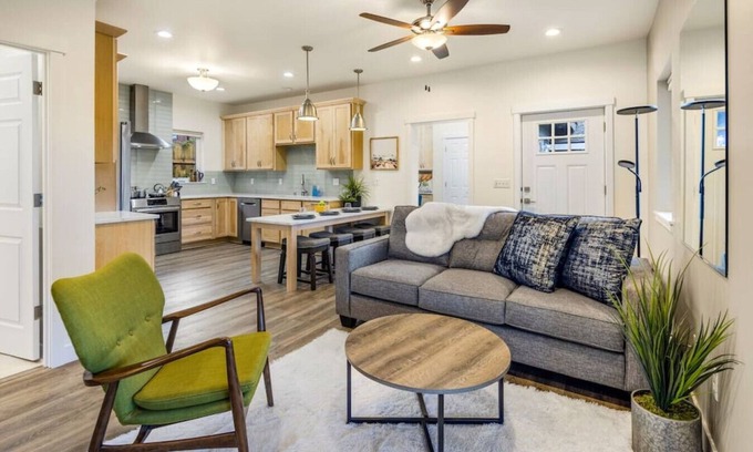 North Star House | 5BR Downtown Lux Bungalow