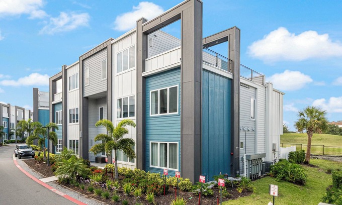 Reunion House | 5BR Golf View Penthouse Near Disney Luxe Stay!