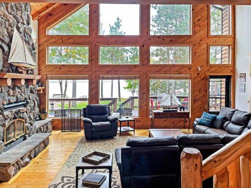 Big Bay House | 5br Lakeside Home Fishing And Pet Friendly